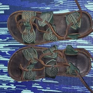 Leather leaf strap sandals vibram soul